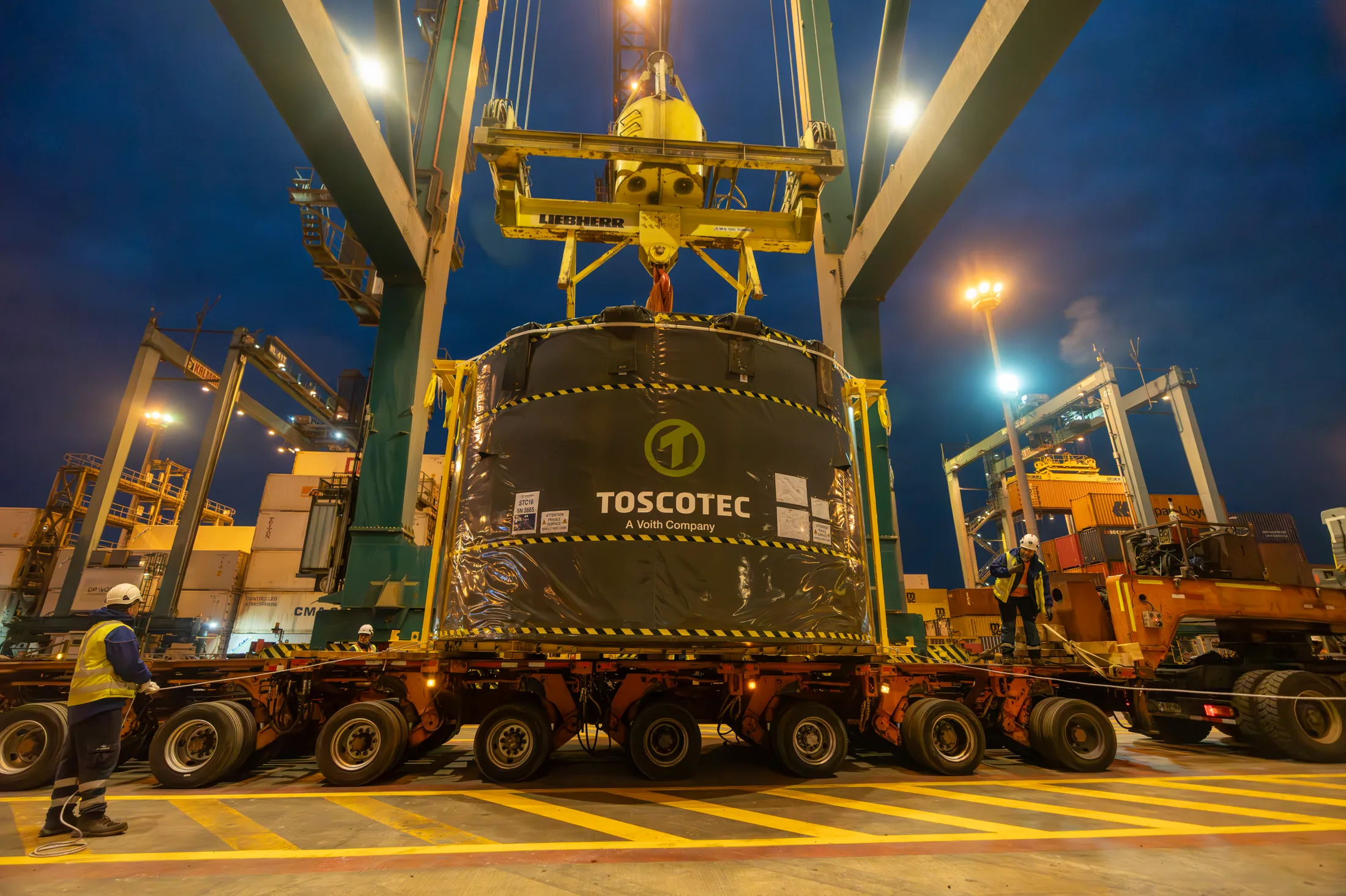 Operación de transporte de carga industrial de Tecniproject