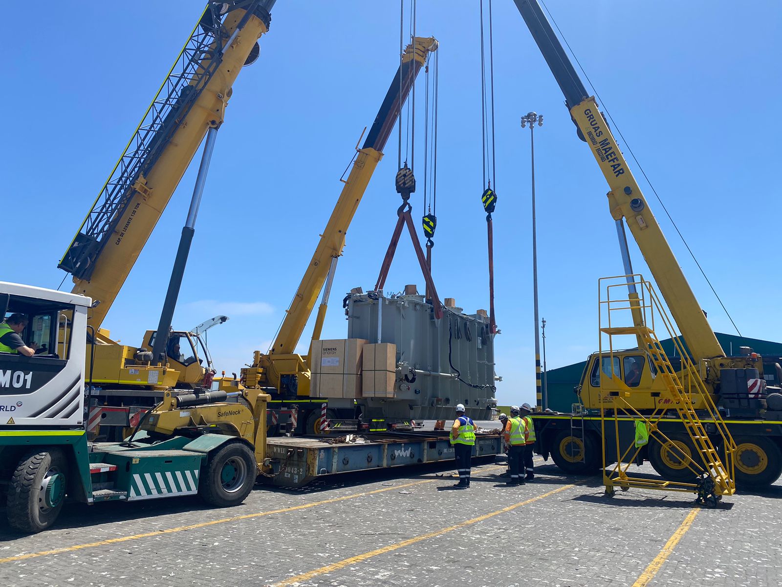 Transport and discharge of 2 Siemens Transformers to SE Cerro Navia of Transelec in Santiago, Chile.